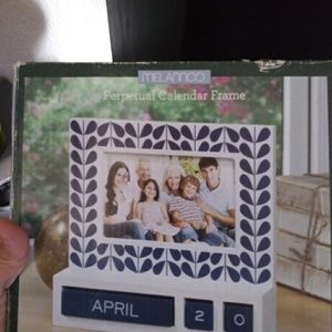 Wood calendar picture frame